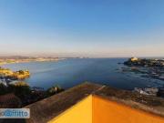 Attico arredato con terrazzo Centro