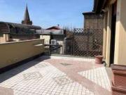 Attico arredato con terrazzo Centro