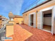 Attico arredato con terrazzo Centro storico