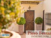 Attico arredato con terrazzo Chiaia
