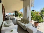Attico di recente costruzione con ampia terrazza in...