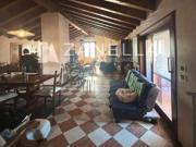 Attico / Mansarda di 202 m con più di 5 locali e box...