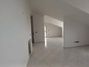 Attico / Mansarda in affitto a San Nicola la Strada CE