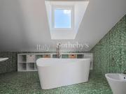 Attico restaurato con Terrazzo in splendido Palazzo...