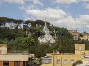 Attico ristrutturato con vista Cupola di San Pietro