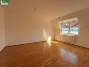 Attraktive 3 Zimmer Dachgeschosswohnung mit Balkon in...