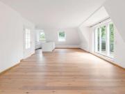 Attraktive Dachgeschosswohnung mit zwei Terrassen in... Attraktive Dachgeschosswohnung mit zwei Terrassen in...