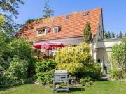 Attraktive DHH mit Pool, Terrasse, Garage & Gartenidyll...