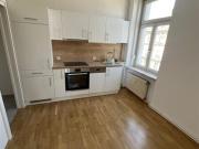 Attraktive frisch sanierte 2 Zimmer Altbauwohnung in Top...