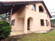 Attraktives Einfamilienhaus mit Garten und Garage