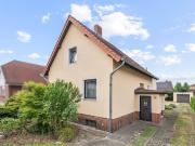 Attraktives Einfamilienhaus mit großem Garten in...
