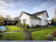 Attraktives Einfamilienhaus mit Pool und...