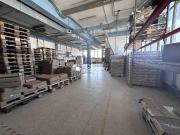 Attraktives Gewerbe Lager mit Lastenlift, Büro und...