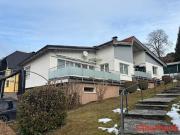 Attraktives Mehrfamilienhaus mit Pool und Garten