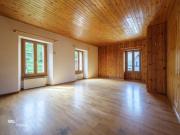Atypique appartement avec beau potentiel, au coeur du...