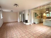 Au calme, proche place du marché et toutes commodités,...