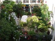 Au centre, appartement d'artiste avec terrasse