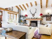 Au coeur de Crans et en bordure du golf, chalet de deux...