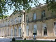 Au cur de la Provence, château 18ème avec parc à la...