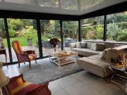 Au sein d'un univers chic et arboré, proche de la...