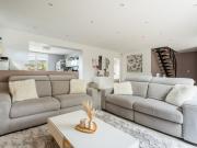 Aubagne Haut de villa lumineux avec piscine et dépendance