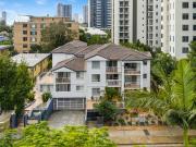 AUCTION Ground Floor Apartment In Surfers Paradise