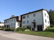 Auf den Höhen von Porrentruy steht ein 12 Zimmer Anwesen...