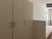 Aufgeräumtes Zimmer in 4 Zimmer Wohnung in...