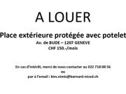 Außenparkplatz mit Schutzpoller