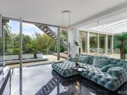 Außergewöhnlich futuristische Architektur mit WOW Effekt...