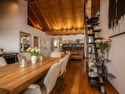 Außergewöhnliche Dachetage mit Sichtdachstuhl, plus...