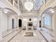 Außergewöhnliche Luxusvilla mit Gästehaus, Indoor Pool...