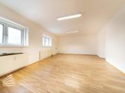 Außergewöhnliches 2 Zimmer Büro/Praxis, Nähe Landstraße