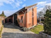 Außergewöhnliches Architektenhaus mit Pool u...