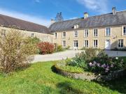 Authentique corps de ferme rénové avec gîtes et chambres...