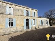 Authentique maison en pierre beaux volumes et jardin arbor