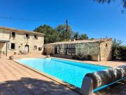 Authentique mas en pierre avec dépendances et piscine...