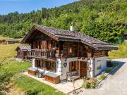 Authentisches Chalet aus alten Baumstämmen