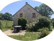 Auv 1182: Bel ensemble: maison habitable, 2 granges,...