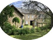 Auv 1184: Ancienne ferme en carré, cour intérieure,...