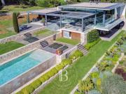 Aux portes d'Antibes Villa contemporaine...
