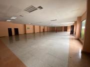 AV. CARLOS JULIO AROSEMENA Se alquila local comercial...