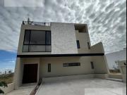 AV/ CASA VENTA CON ROOF GARDEN VALLE DE JURIQUILLA QUERETARO