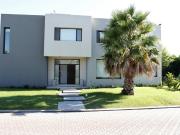 AV FUERZA AEREA 4200 MIRAFLORES VENTA CASA 3 DORMITORIOS...