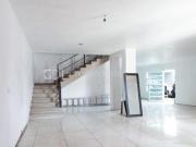 AV LAS TORRES CASA AMPLIA CON BODEGA