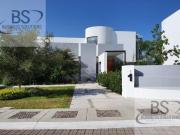 AV/ PRECIOSA RESIDENCIA EN VENTA BALCONES DE JURIQUILLA...