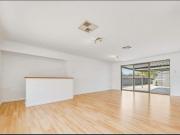 AVAILABLE IMMEDIATELY – COSY 3 X 1 PARKWOOD HOME