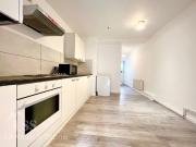 Available Now Garden flat 5 mins to new Cross Stat