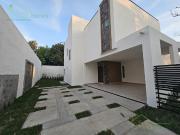 AVE. MONTEMAYOR, CASA 1, COL. EL CHARRO, TAMPICO