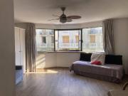 Avenue des Fleurs, au 3°étage avec ascenseur, grand...